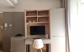 Aparthotel In Warsaw Very Close To The City Center, Free Underground Parking, Wifi, Air Conditioning, Balcony