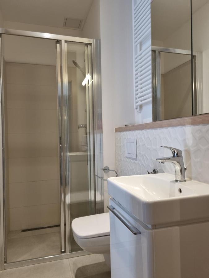 Aparthotel In Warsaw Very Close To The City Center, Free Underground Parking, Wifi, Air Conditioning, Balcony Екстер'єр фото